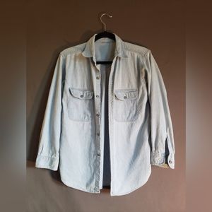 No tag, vintage denime.   Nicely worn, but not overly worn.  No brand. Size s/m